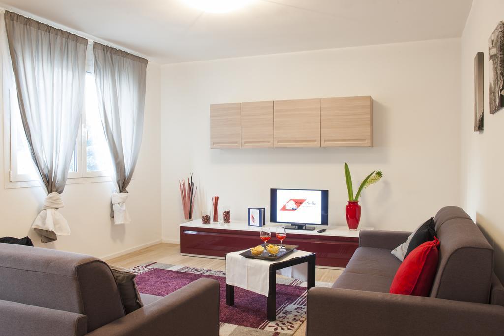 Santa Sofia Apartments بادوفا الغرفة الصورة